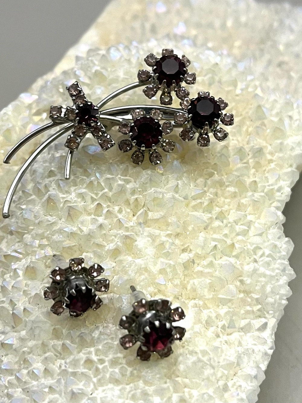 Vintage 1950s Floral Brooch & Earrings Set Purple Amethyst Rhinestone - Picture 3 of 7